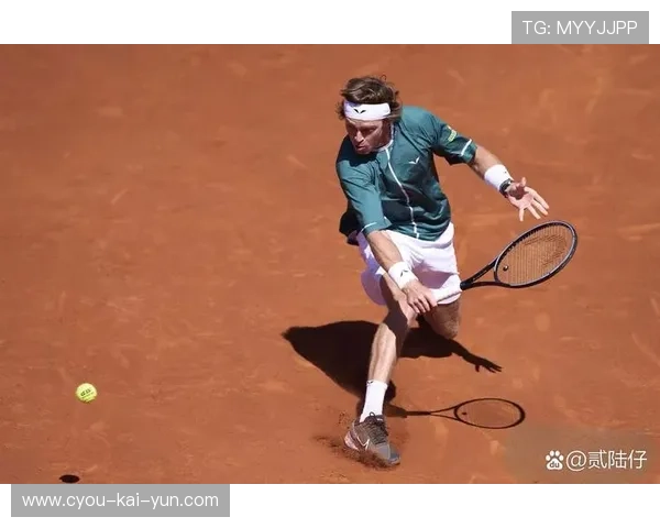 卢布列夫怒砸球！反弹几乎打到裁判